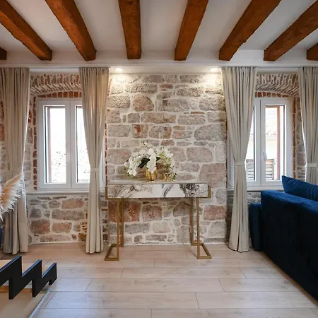 Royal Primera Apartment *