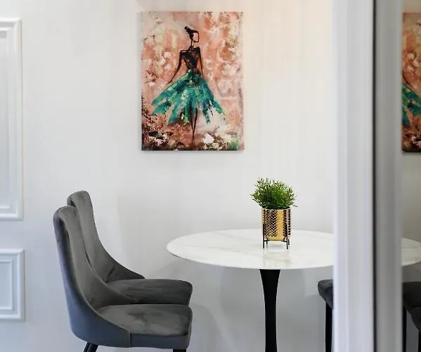 Royal Primera Apartment